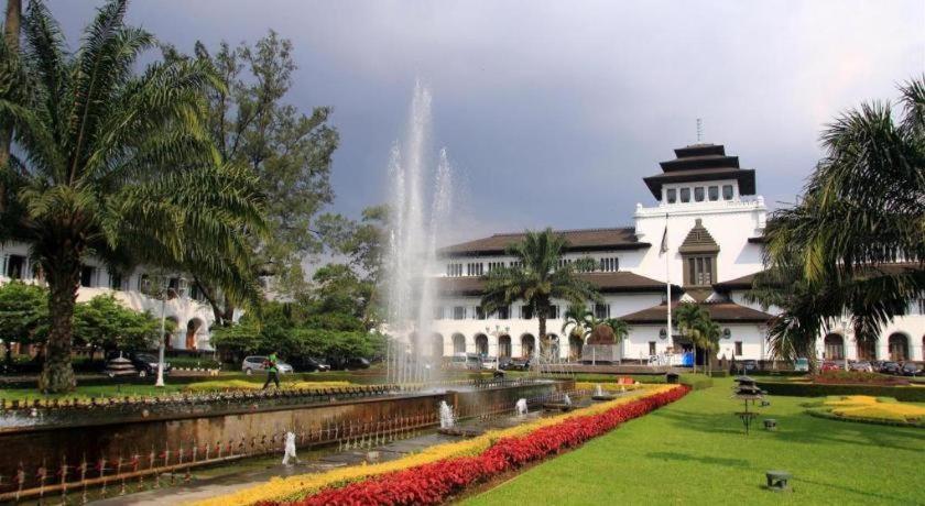 Vio Hotel Veteran Bandung Dış mekan fotoğraf